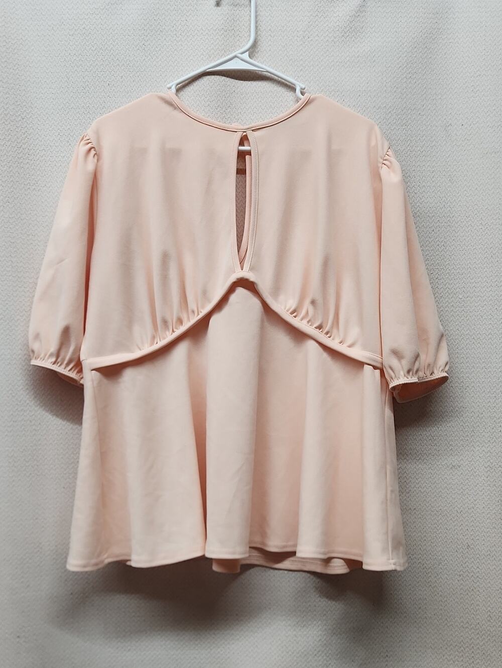Boohoo Pale Pink Flutter-Back Keyhole Blouse
